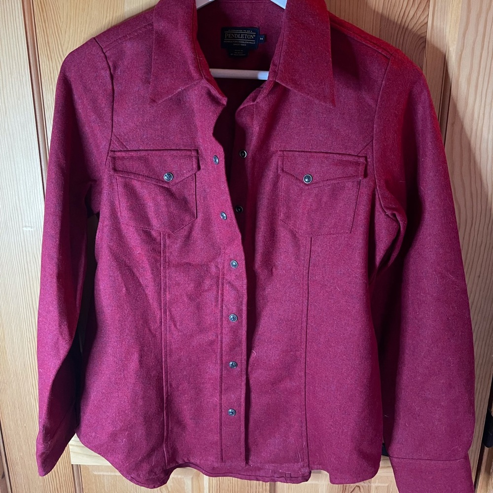 Pendleton size Medium wool long sleeve button down